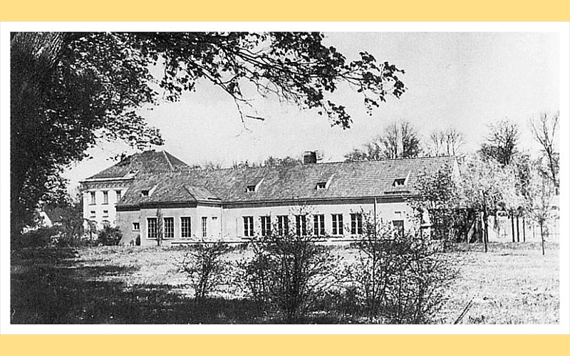 Offizierskasino,  im Hintergrund der Sdpavillon des Neuen Schlosses Schleiheim