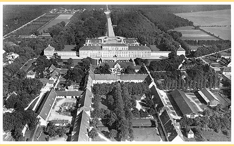 Alle drei Schlsser, am rechten Bildrand Flugplatzbauten, 1939