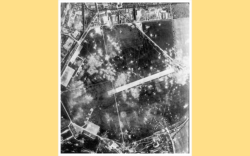 Luftbildaufnahme des Schleiheimer Flugplatzes, vor 1945