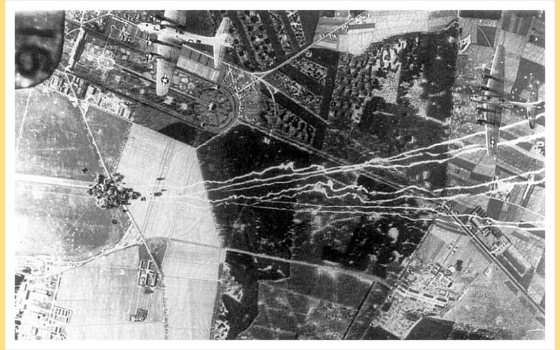 9. April 1945 Boeing B-17 Flying Fortress bombardieren den Flugplatz Schleiheim