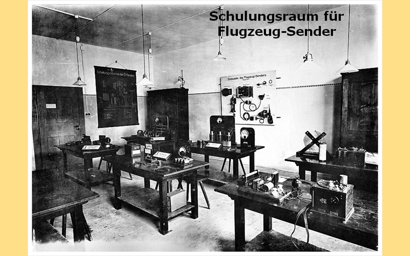 Saal fr praktische bungen in der Funker-Schule