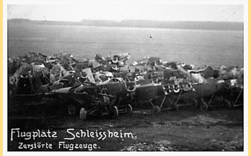 Zerstrte Flugzeuge auf dem Schleiheimer Flugplatz